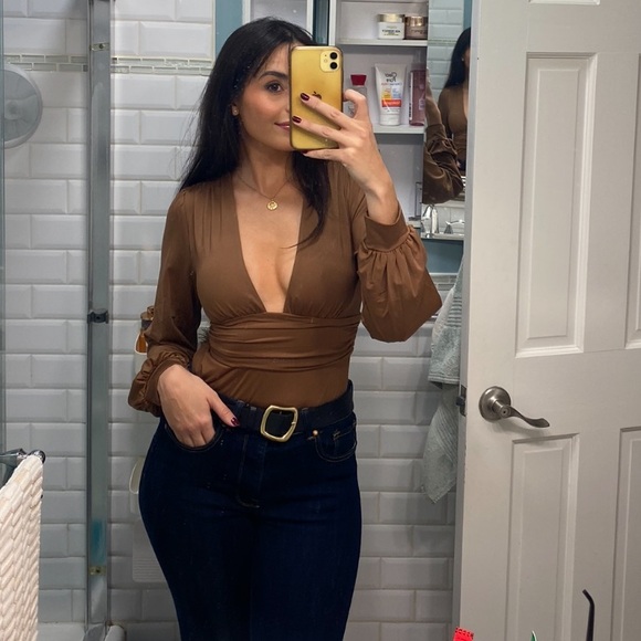 Deep cut bodysuit - Picture 4 of 4